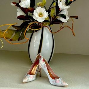 Ted Baker heels 💝🌸